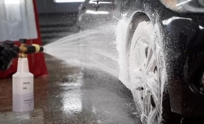 beautiful-car-washing-service_23-2149212205